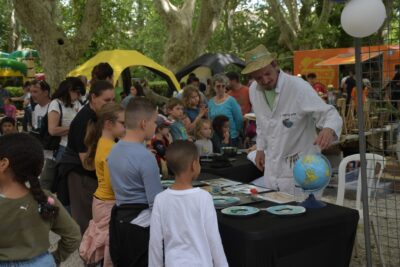 Exposition squelette dinosaures - Agrandir l'image 2 sur 3, fenêtre modale