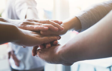 Plusieurs mains, solidarité